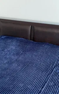 تخت دو نفره شیک همراه با پاتختی