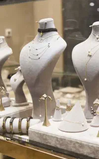 فروشنده خانم