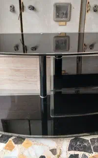 میز تلوزیون شیشه ای
