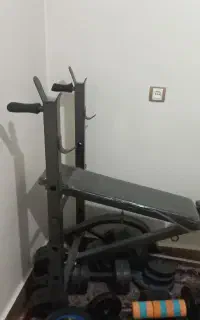 میز پرس با میله دمبل و  وزنه