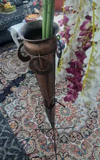 گلدان بهمراه گل مصنوعی
