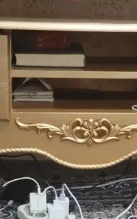 میز . بوفه .ساعت