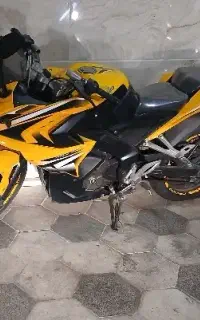 موتور ار اس 200