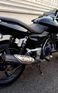 باجاج 180 دو شمع