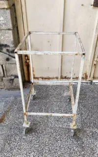 چهارپایه چرخ‌دار