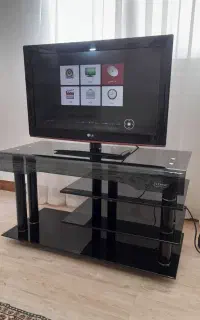 TV و میزtv