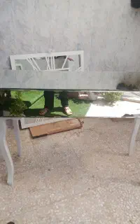میز ارایشی به همراه اینه در حد نو