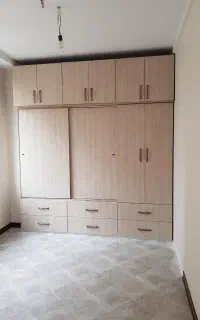 نجار نصاب و سازنده کار های چوبی (کمد، میز ،کابینت)