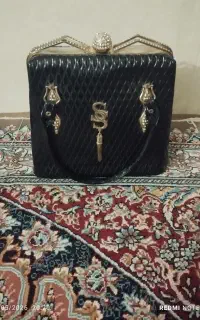 یک عدد کیف زنانه