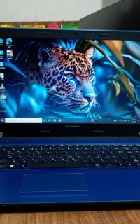 لپ تاپ برند LENOVO رنگ آبی  در حد نو