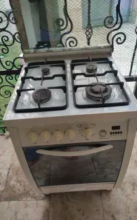 گاز ۴ شعله فردار برند تاکنوگاز