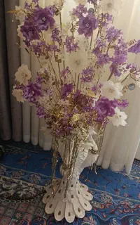 گل مصنوعی و گلدان