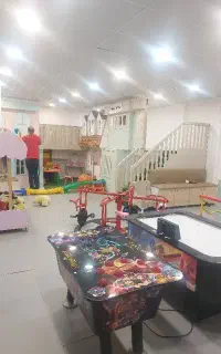 نیروی کار خانم در پارک کودک