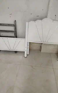 تخت خواب یک نفره مدل صدف فلزی تشک ریال در حد نو