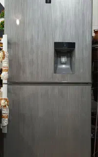 یخچال درحدنو