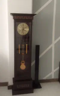 ساعت دیواری ایستاده
