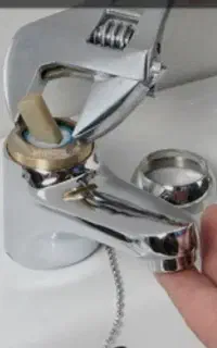 تعمیر و تعویض شیر آلات و جرمگیری آبگرمکن