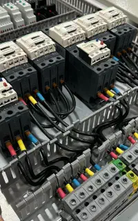 رفع اتصالی نصب و راه اندازی انواع تابلو برق
