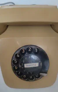 سه گوشی تلفن رومیزی نوستالژیک قدیمی
