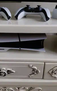PS5 Slim 1TB - با دسته اضافه و استند شارژر
