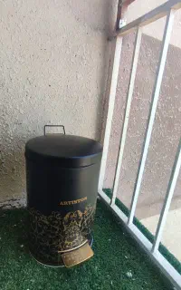سطل آشغال در حد نو نو پدالی
