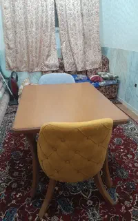 میز چهارنفره با دو عدد صندلی مبلی