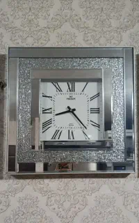 ساعت دیواری لوکس و ست جادستمال کاغذی