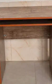میز تحریر و کامپیوتر