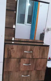میز آرایشی در حد نو