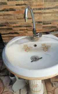 روشویی همراه شیرآب