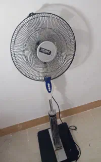 پنکه بدنش شکسته نیاز ب تعمیر داره