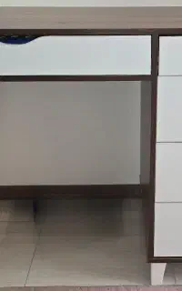 میز تحریر در حد نو