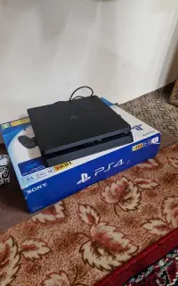 ps4 در حد پلمپ دو دسته ۱ ترابایت