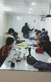 کلاس آموزش الکترونیک، رباتیک، تعمیرات محافظ و لامپ