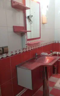 روشویی+آینه+باکس زیزروشوئی+دوعددپایه دیواری