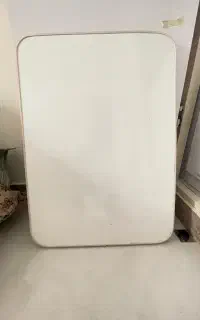 تخته ثابت برد هم پایه داره هم روی دیوار نصب میشه