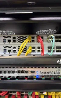 متخصص حرفه‌ای شبکه و پشتیبانی IT با ۱۰ سال سابقه