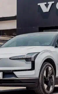 ولوو برقی EX30