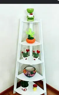 کنار سالونی چوبی