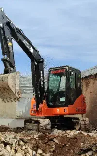 اجاره روزانه مینی بیل خاکبرداری و تخریب
