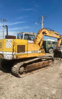بیل مکانیکی آماده برای کار