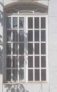 پنجره و درب آهنی ورودی.هرعدد ۱۷