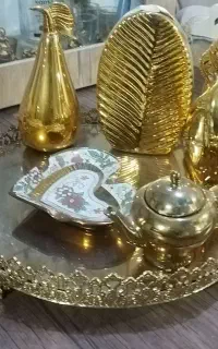 سینی اینه ای برنزی به همراه چند عدد مجسمه تزئینی