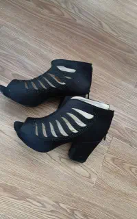 کفش پاشنه بلند مشکی