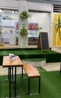 نیمکت وچمن مصنوعی برای جلوی مغازه