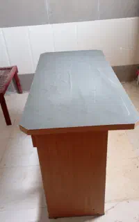 میز کار و کامپیوتر