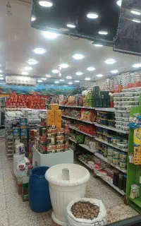 نیروی کار مرد و زن چیدمان و صندوقدار