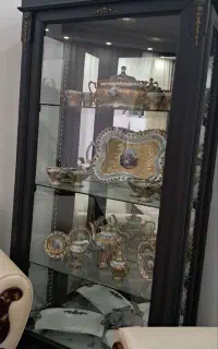ساعت قدی و بوفه سالم و مرتب