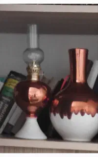 چراغ و گلدان که با هم ست هستند