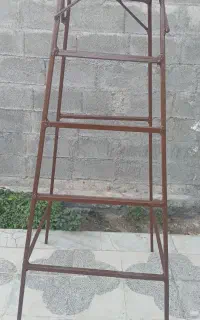 ۴پایه فلزی